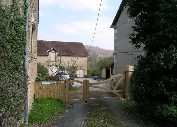 La Grange Aux Roses Bed & Breakfast 3*